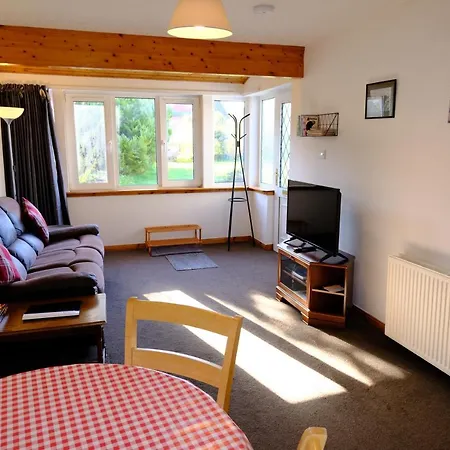 Lovely 1-Bedroom Apartment With Free Parking Inverness Exterior photo