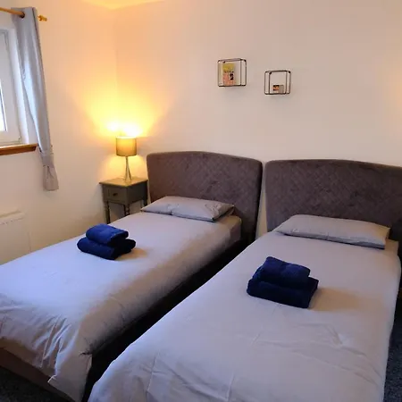 Lovely 1-Bedroom Apartment With Free Parking Inverness Exterior photo