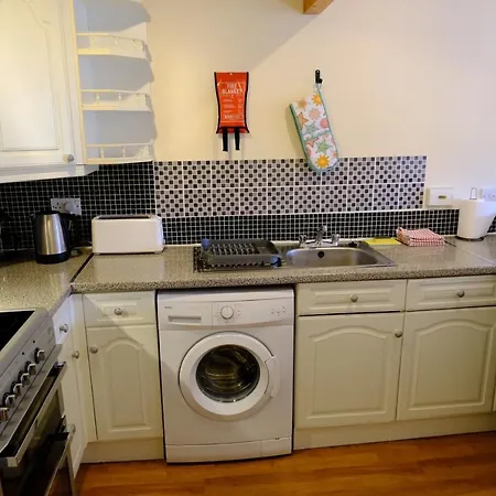 Lovely 1-Bedroom Apartment With Free Parking Inverness Exterior photo