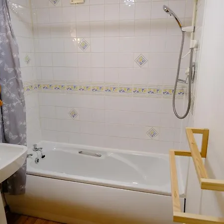 Lovely 1-Bedroom Apartment With Free Parking Inverness Exterior photo