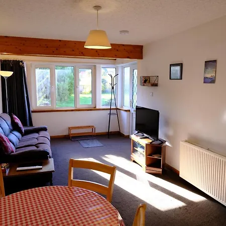 Lovely 1-Bedroom Apartment With Free Parking Inverness Exterior photo